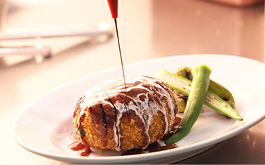 ソースをかける